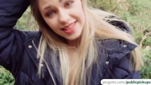 Selvaggia gives a complete stranger a blowjob in public